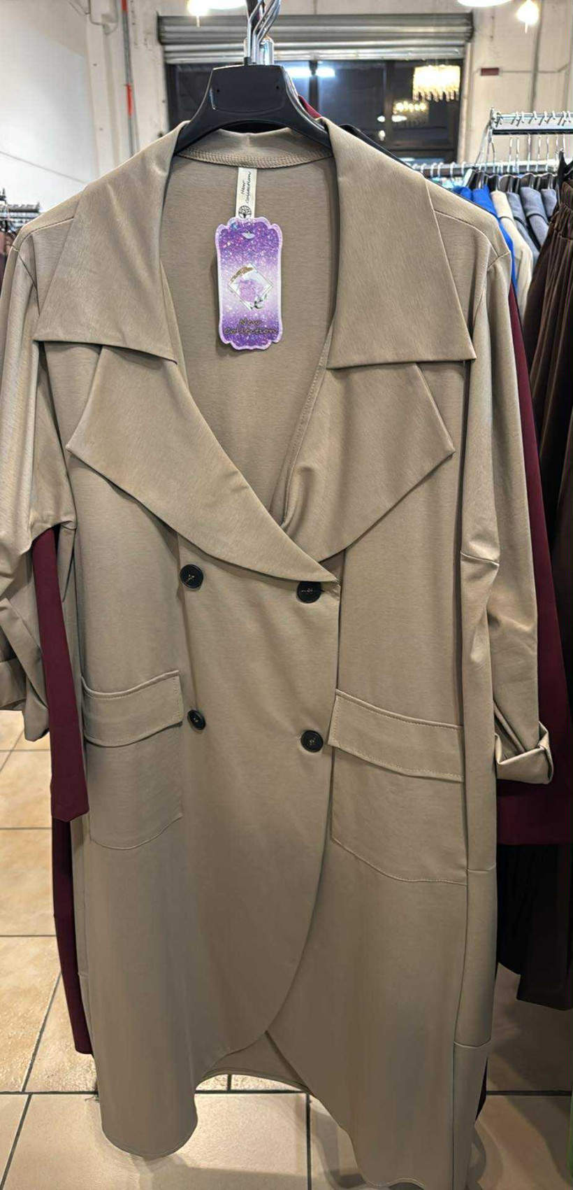 Italia nr.6 - Płaszczyk bawełniany  jednokolorowy, zapinany na guziki - 25236 - beż