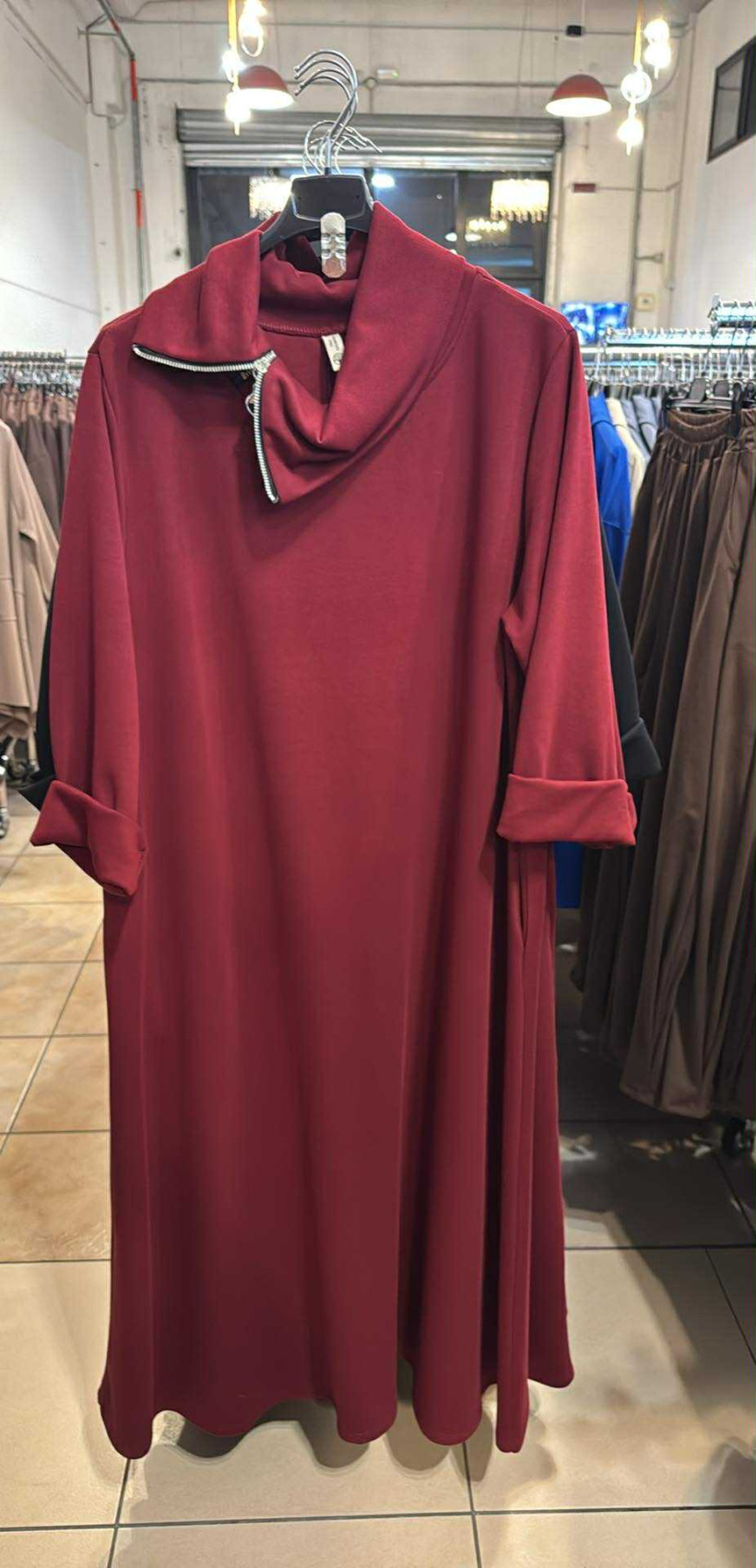 Italia nr.6 - Sukienka maxi jednokolorowa z golfem - 25276 - bordo