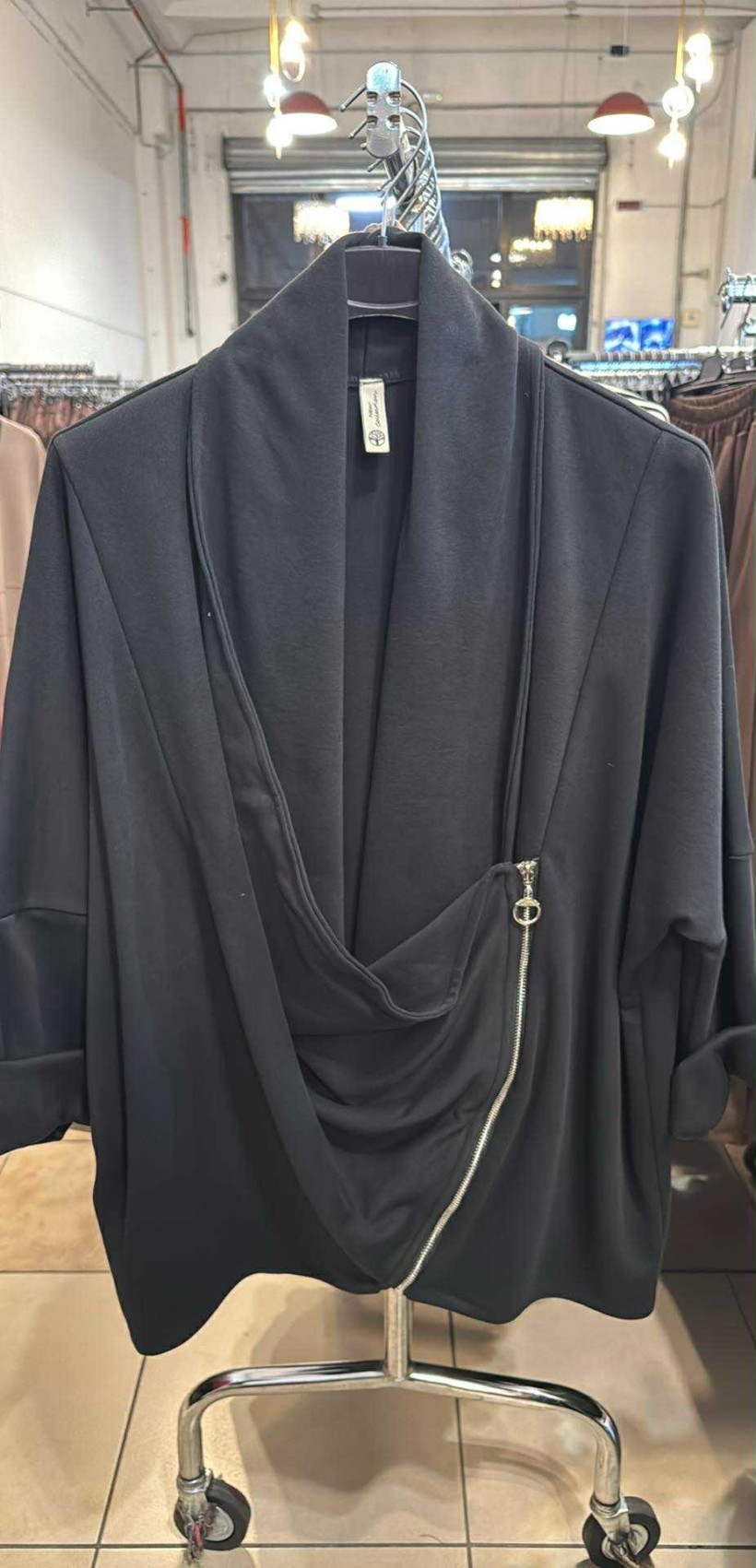 Italia nr.6 - Narzutka jednokolorowa na zamek - 25285 - czarna