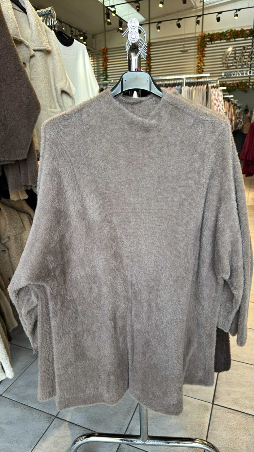 Italia nr.6 - Sweter jednokolorowy na stójce, a’la alpaczka - 16609 - fango