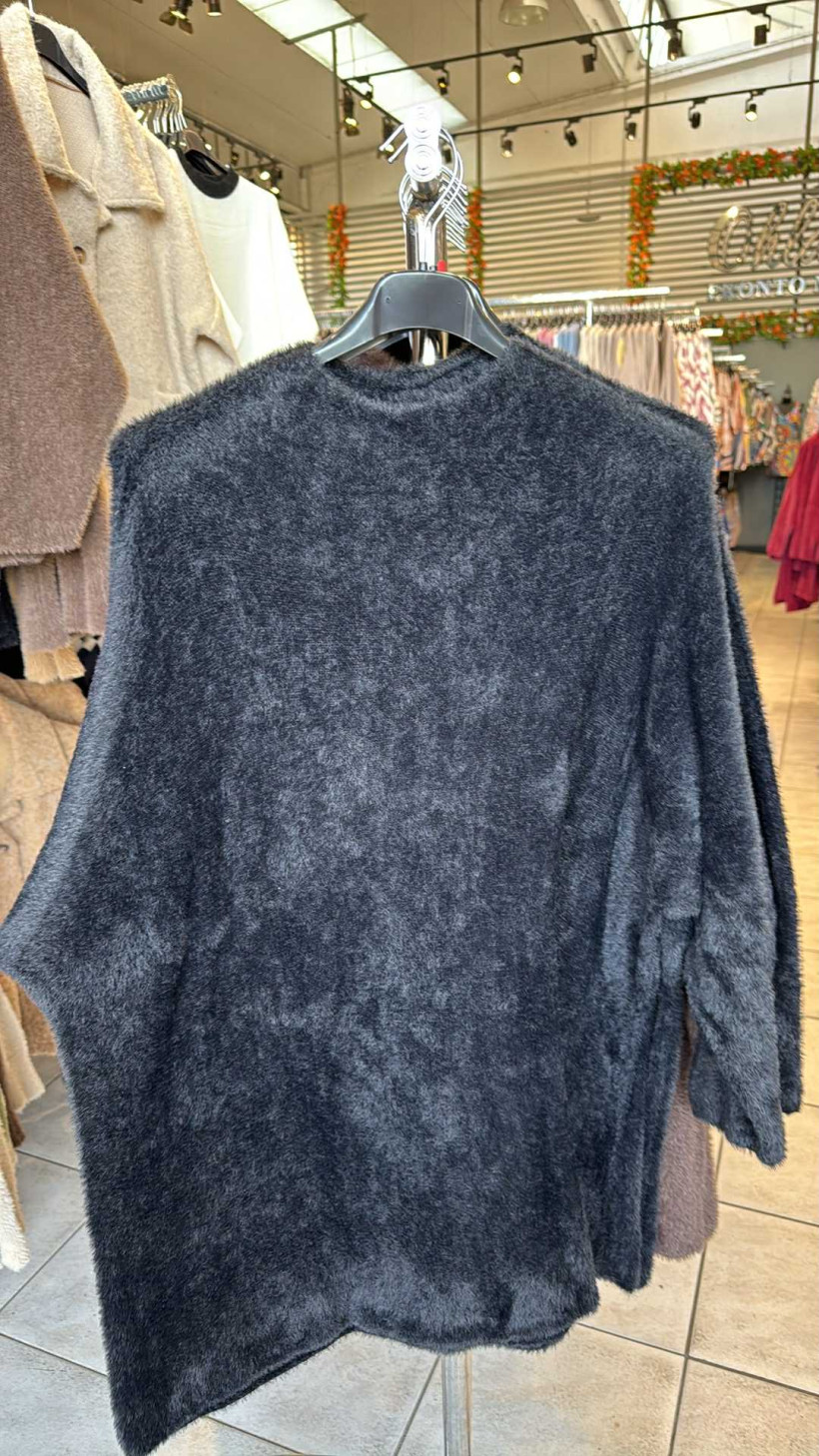 Italia nr.6 - Sweter jednokolorowy na stójce, a’la alpaczka - 16609 - czarny