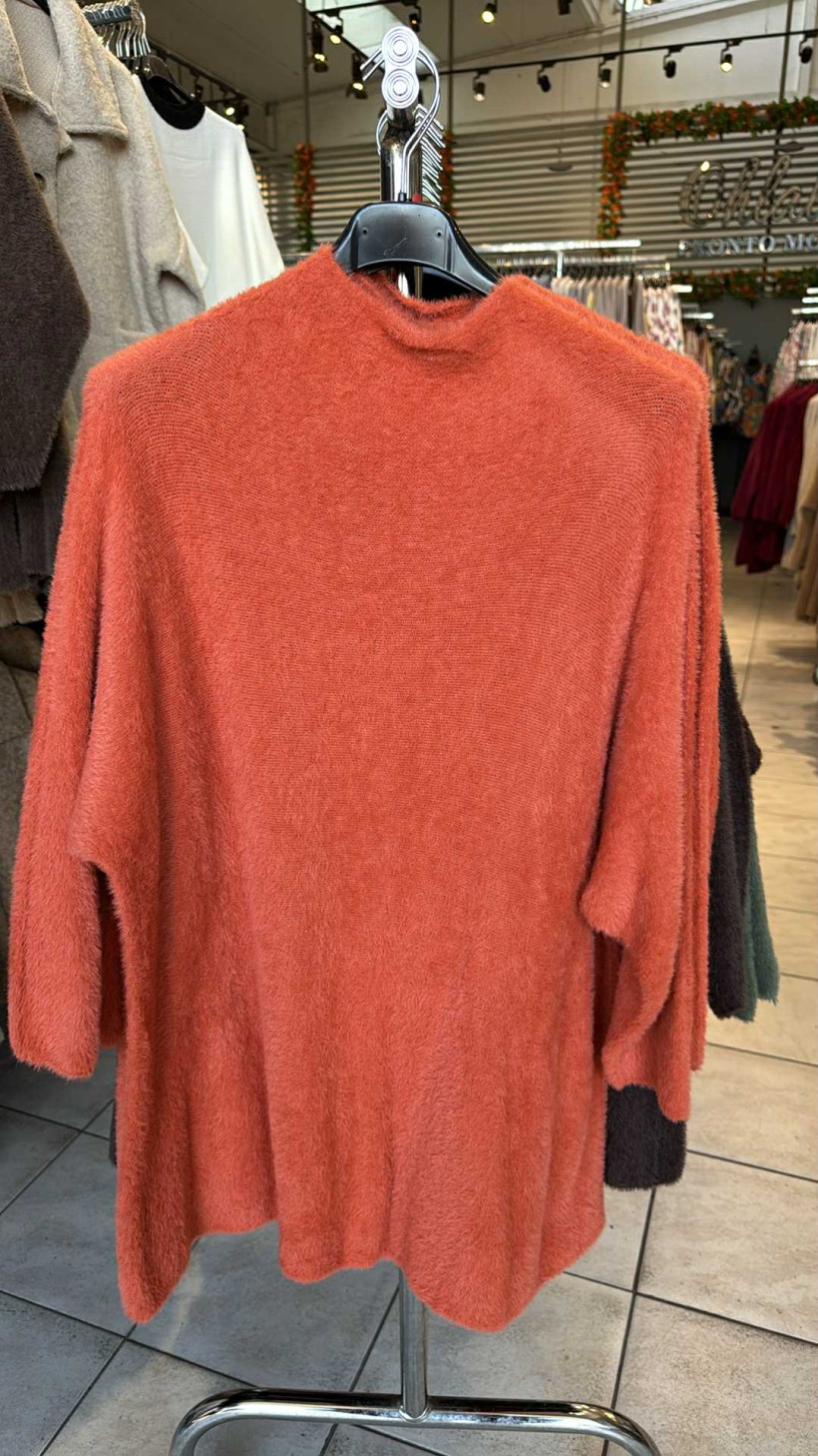 Italia nr.6 - Sweter jednokolorowy na stójce, a’la alpaczka - 16609 - pomarańcz