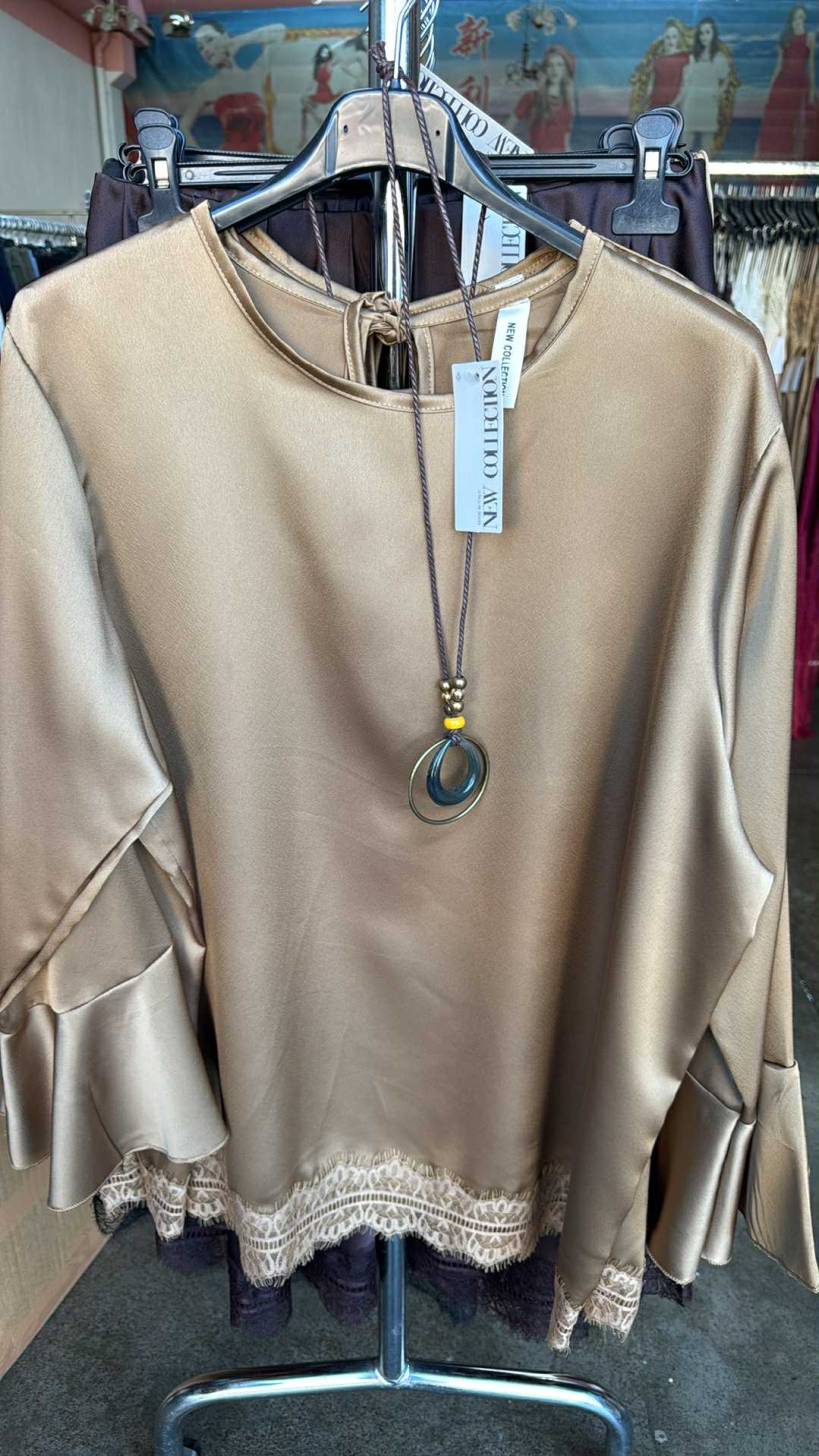 Italia nr.6 - Bluzka jednokolorowa z koronką - 27956 - złoty