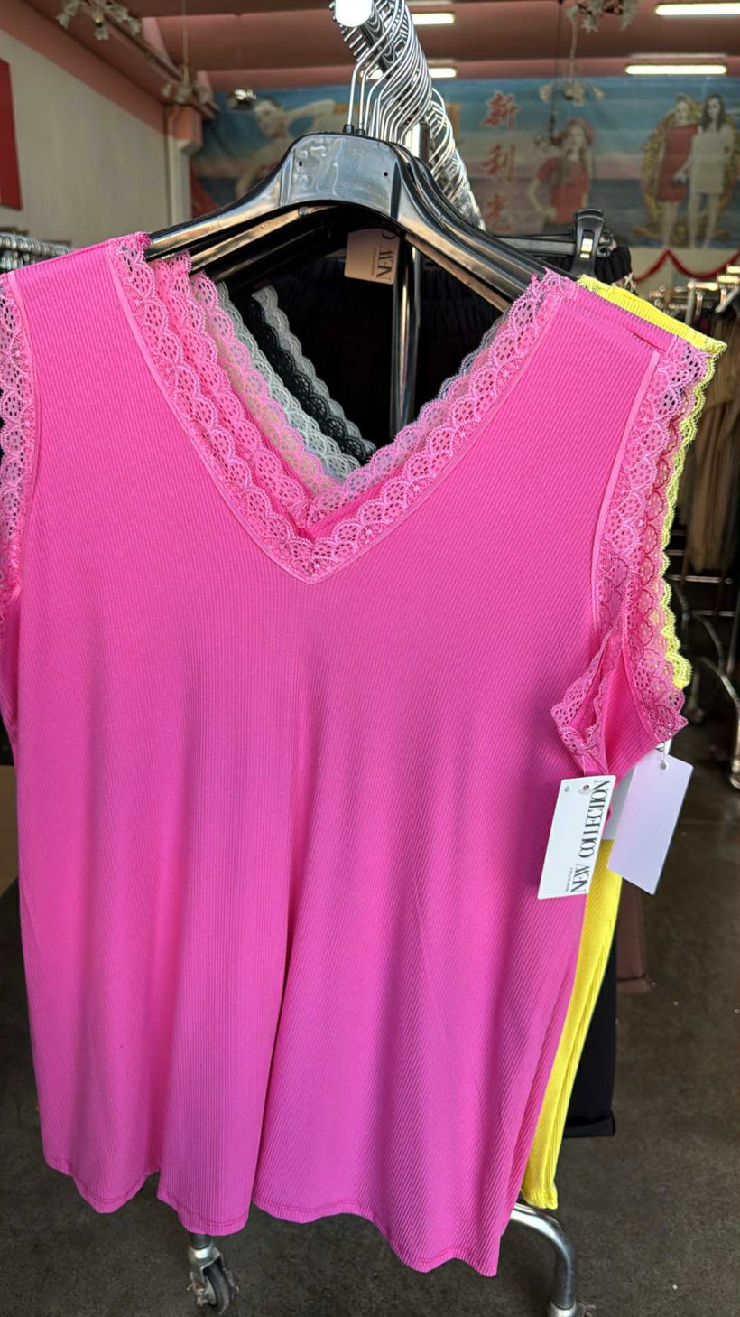 Italia nr.6 - Koszulka na szerokich ramiączkach z koronką - 27122 - róż