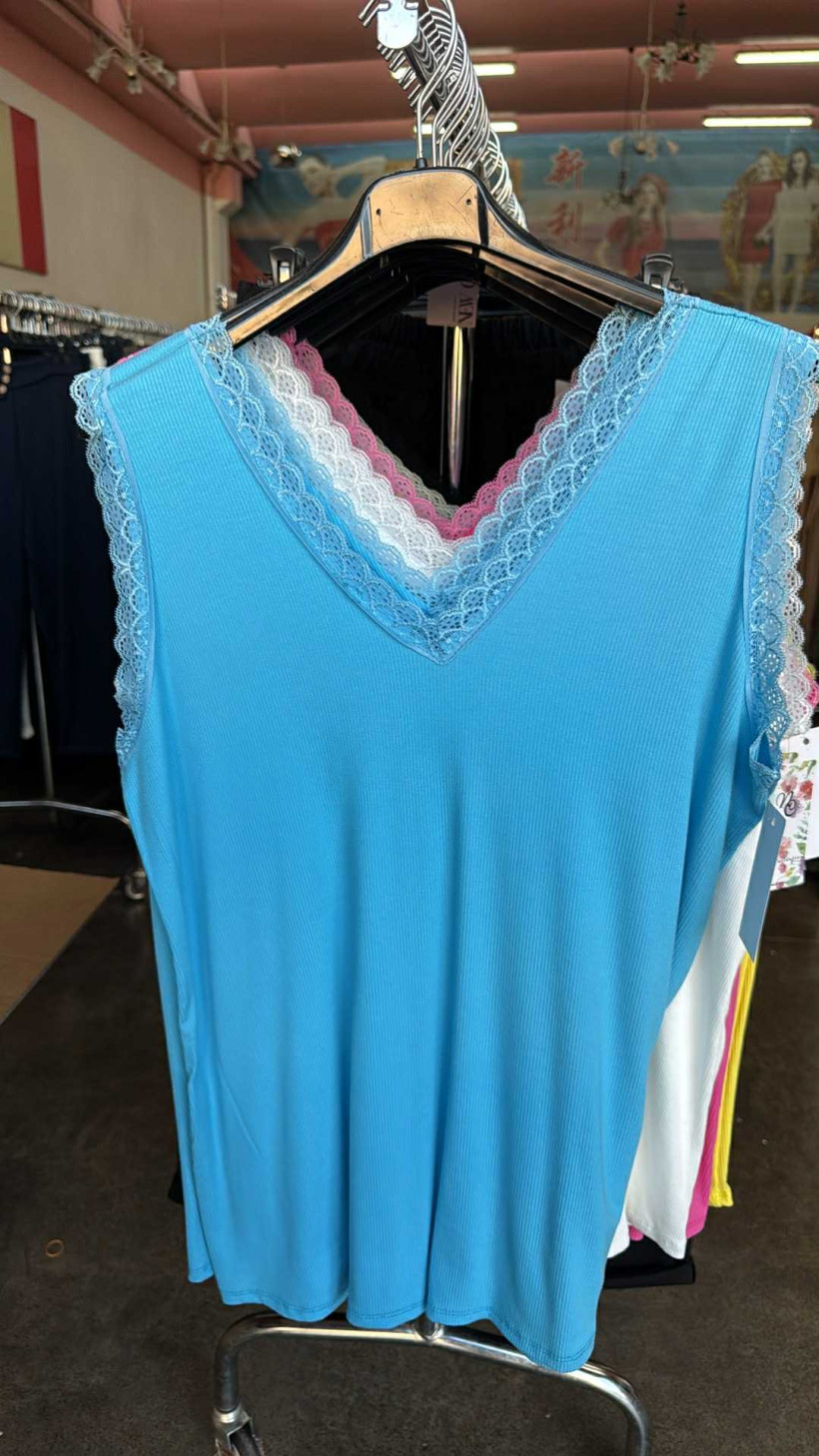 Italia nr.6 - Koszulka na szerokich ramiączkach z koronką - 27122 - niebieski