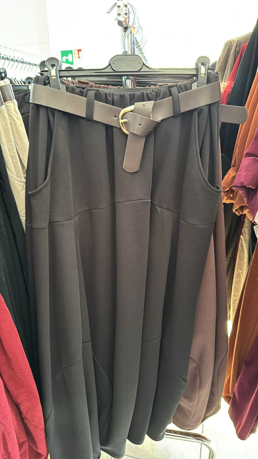 Italia nr.6 - Spódnica jednokolorowa - 25183 - czarna