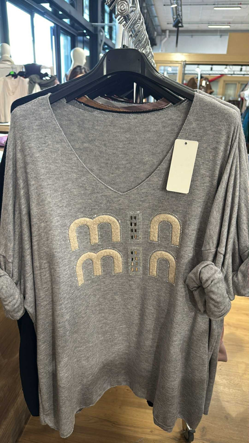 Italia nr 6 - Sweter jednokolorowy srebrna aplikacja min - M5237 - popiel