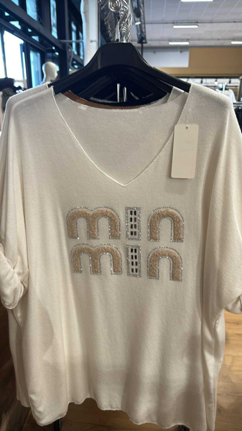 Italia nr 6 - Sweter jednokolorowy srebrna aplikacja min - M5237 - śmietankowy