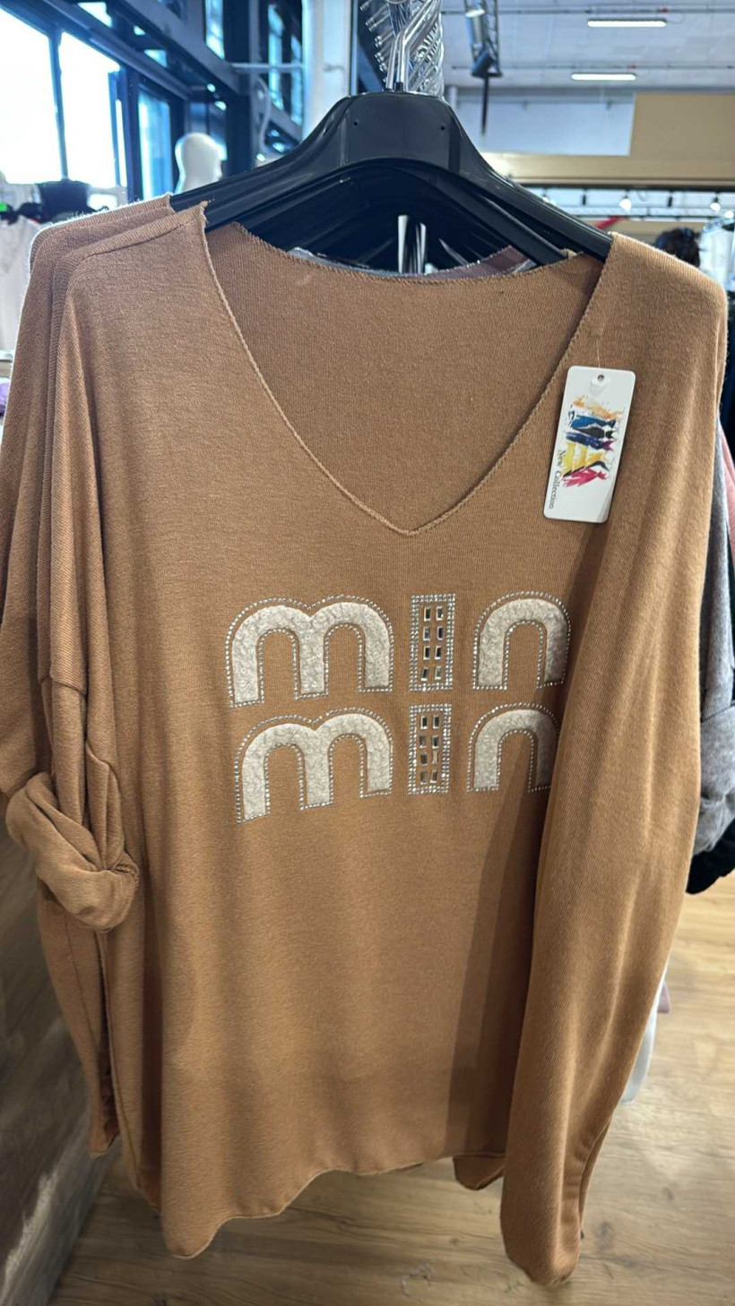 Italia nr 6 - Sweter jednokolorowy srebrna aplikacja min - M5237 - toffi