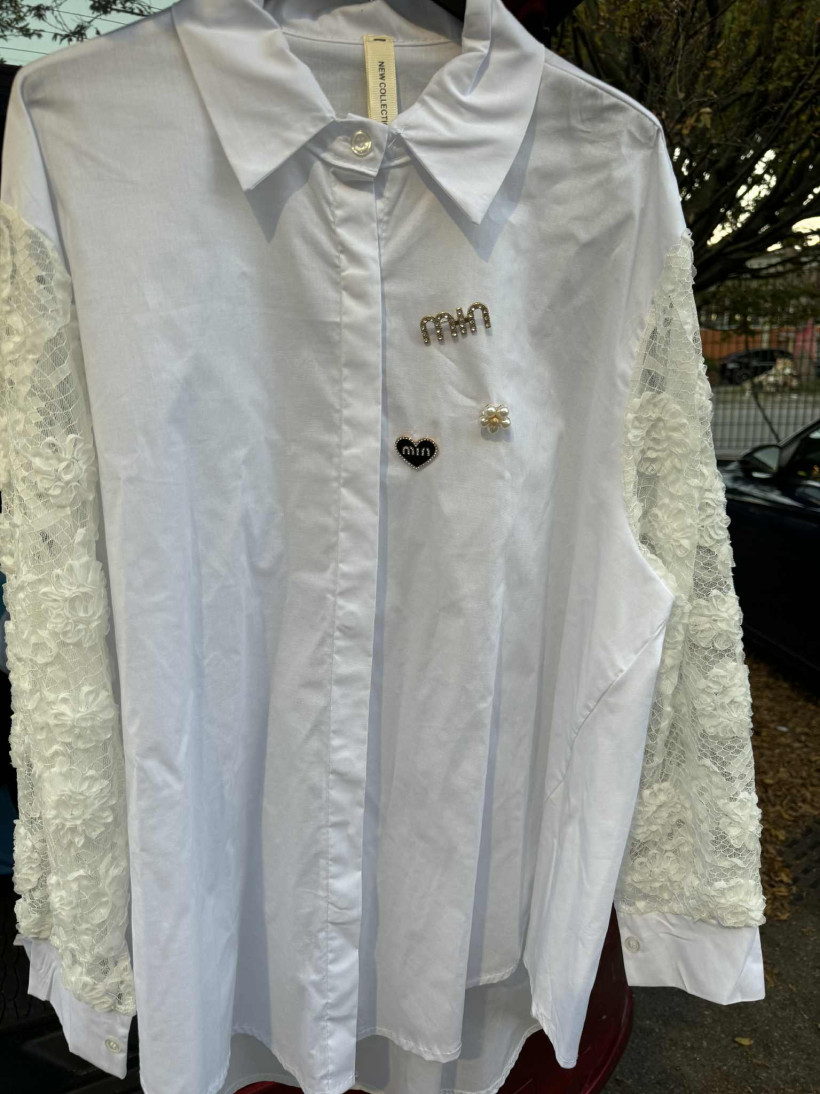 Italia nr.6 - Koszula jednokolorowa, rękaw z koronki - 8398 - biała