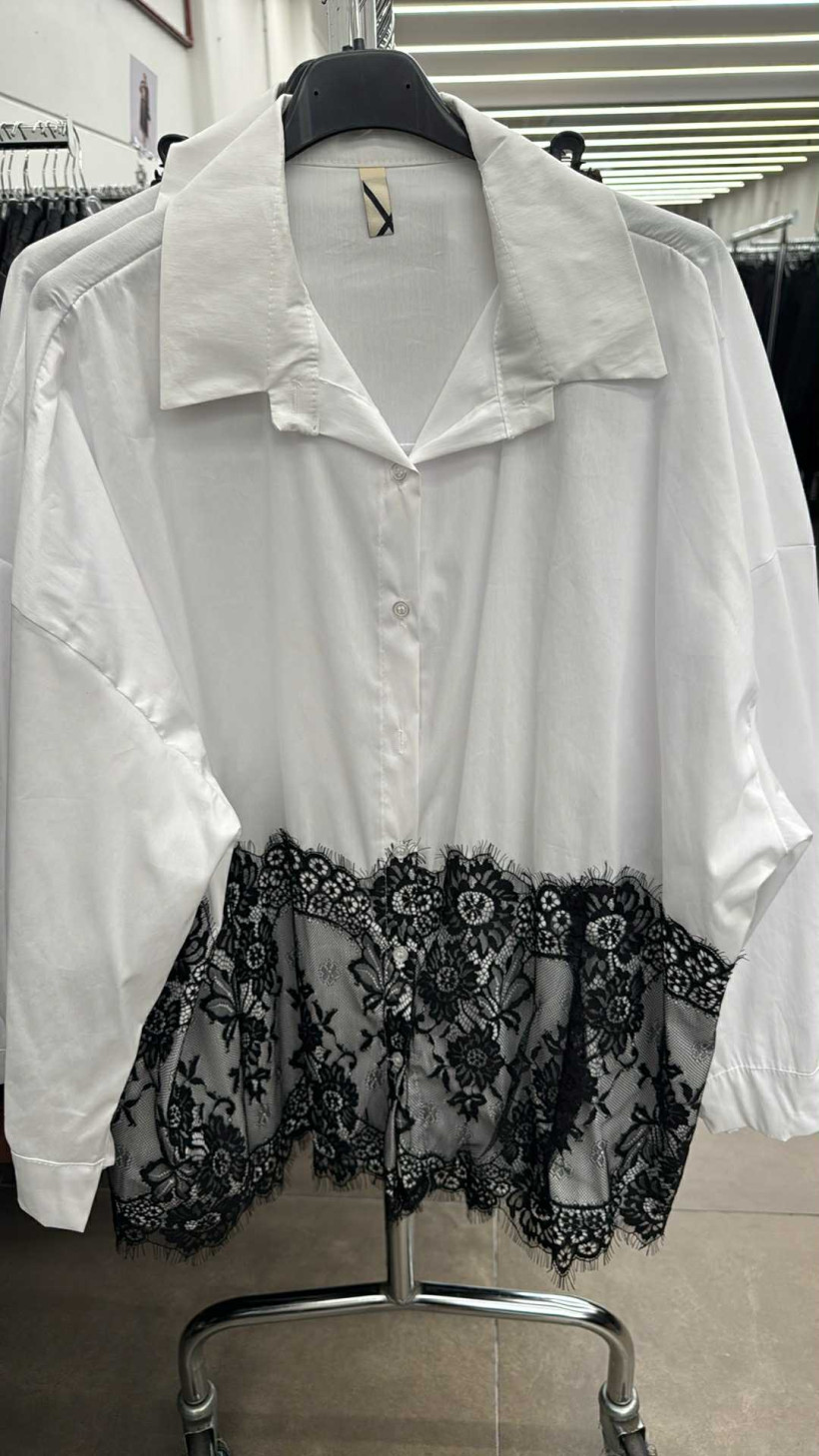 Italia nr 6 - Koszula biala wykończona czarną koronką - 51420