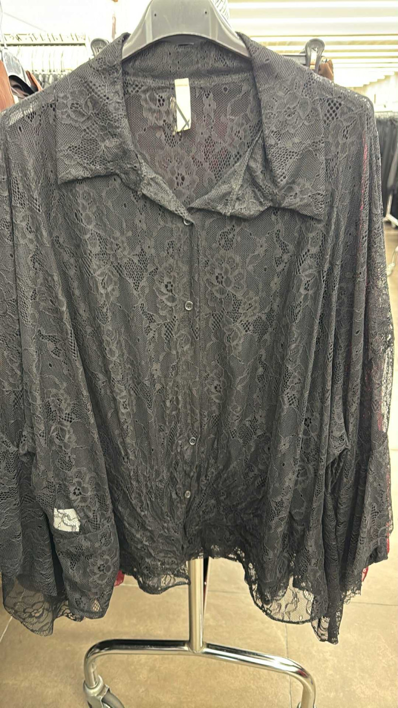 Italia nr 6 - Koszula koronkowa z rozszerzanym rękawem - 50922 - czarna