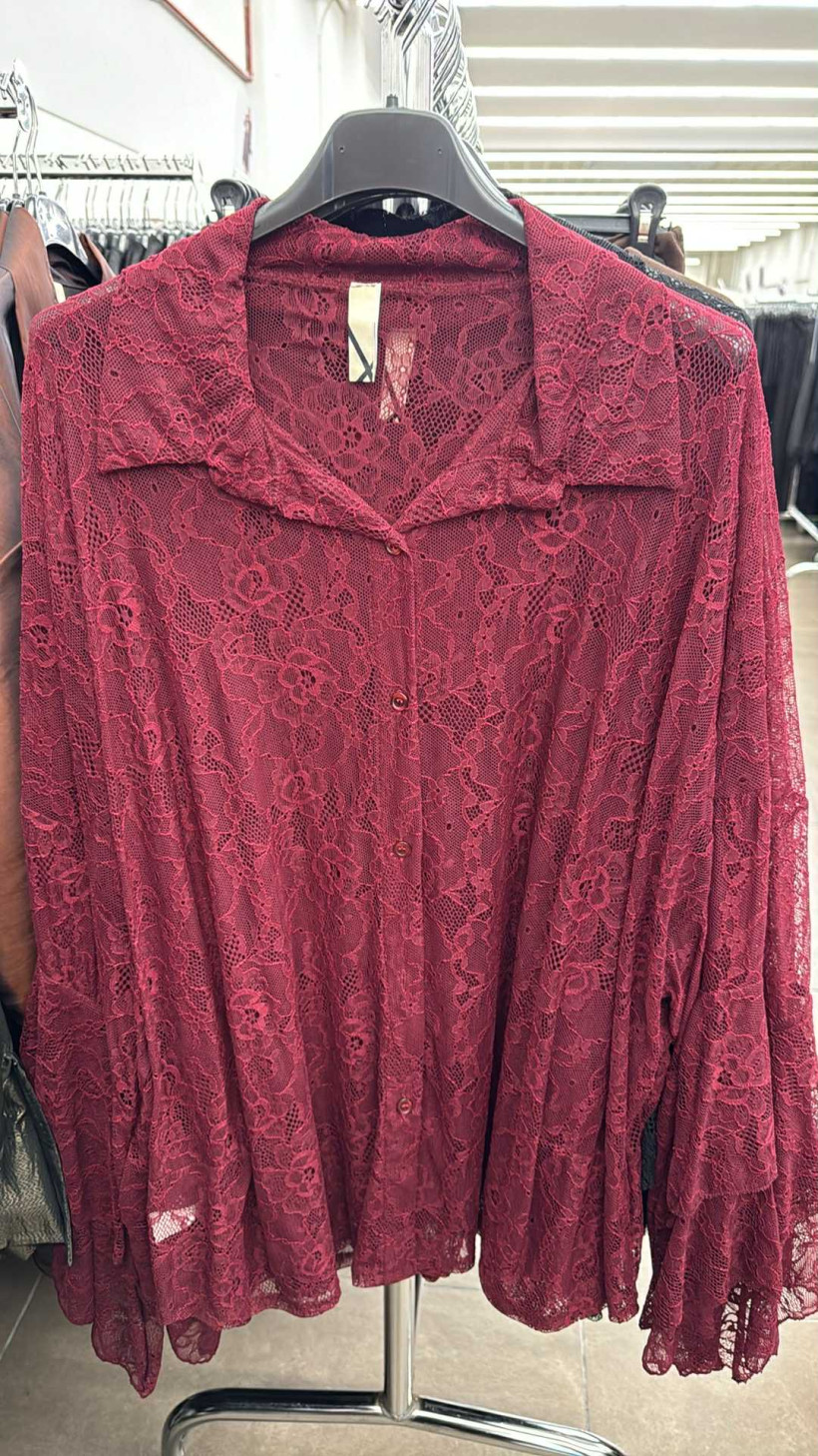 Italia nr 6 - Koszula koronkowa z rozszerzanym rękawem - 50922 - bordo