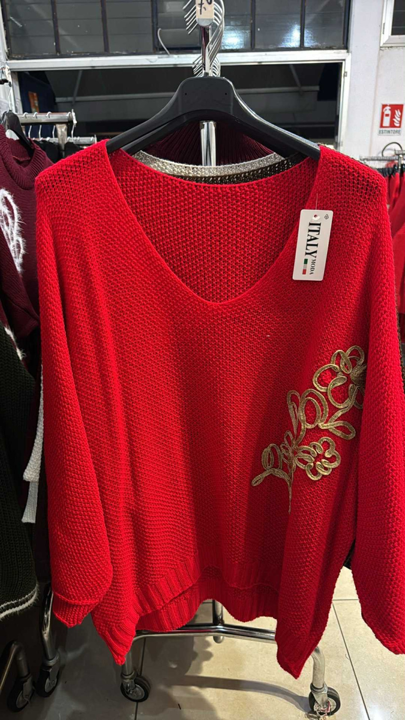 Italia nr 6 - Sweter jednokolorowy aplikacja złoty kwiat- A108 - czerwony