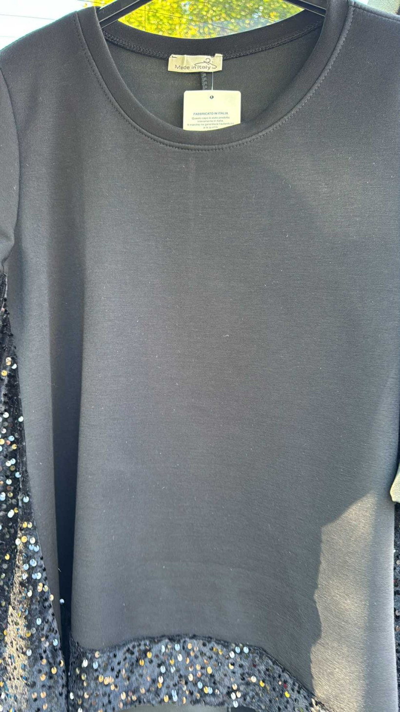 Italia nr 6 - Tunika jednokolorowa z dodatkiem cekinami na spodzie - 07400 - czarny