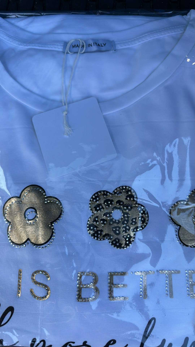 Italia nr 6 - Bluzka jednokolorowa na długi rękaw, aplikacja kwiaty i napis - 25000 - biała