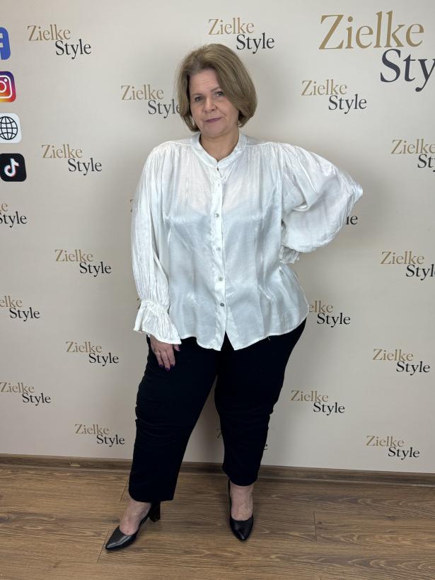 Italia nr 6 - Bluzka koszulowa na stójce z połyskiem, rękaw z falbaną - 2835 - śmietankowa