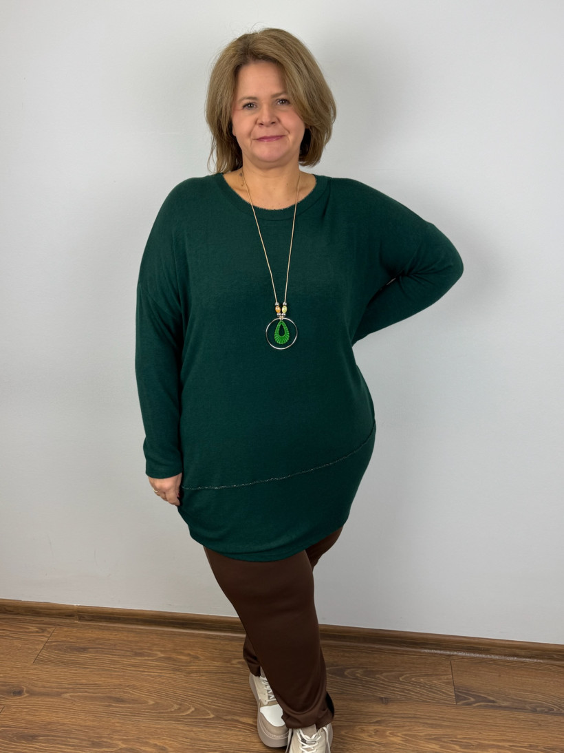 Italia nr 6 - Tunika sweterkowa ze srebrną nicią przy dekoldzie i po środku, naszyjnik - 82376 - butelkowa zieleń