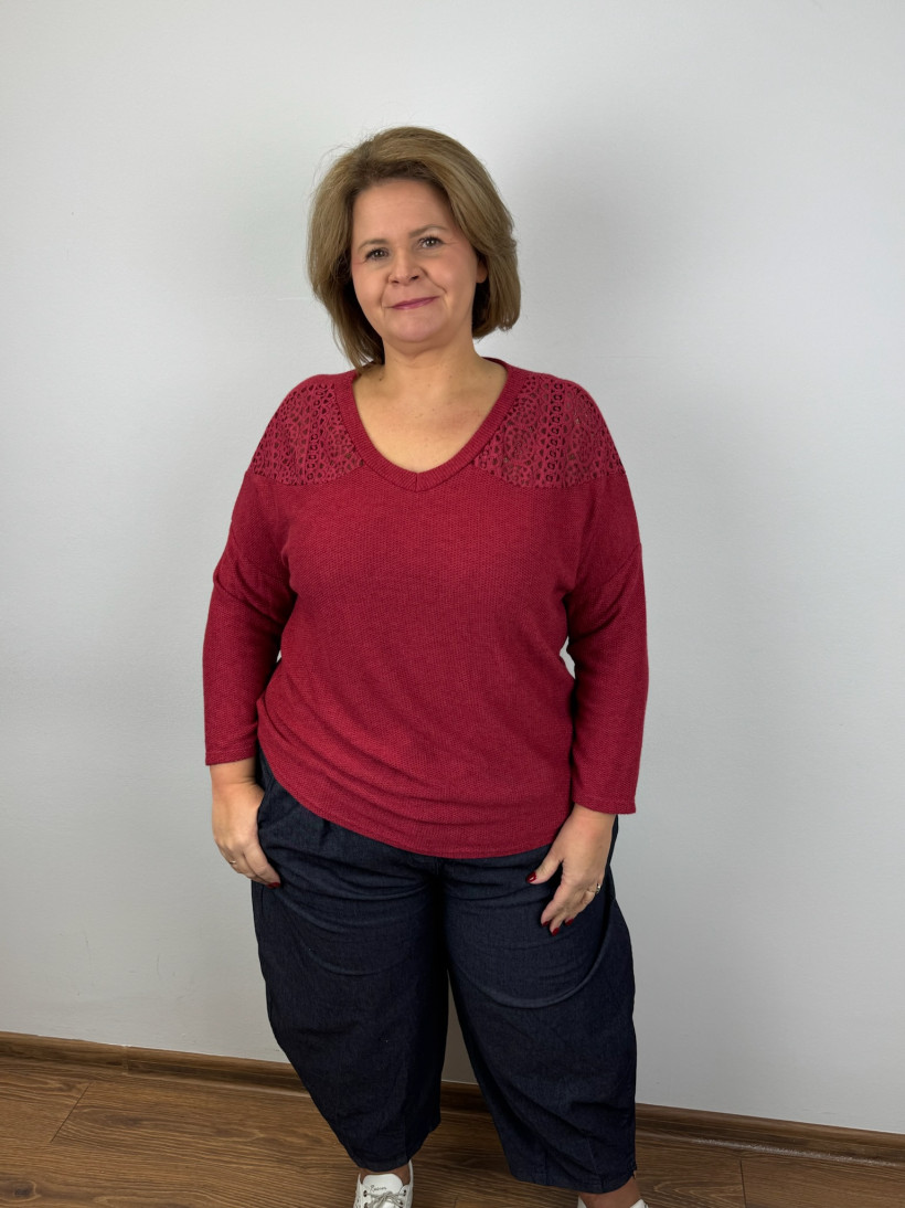 Italia nr 6 - Sweterek w serek, koronka na ramionach - 8938 - bordo