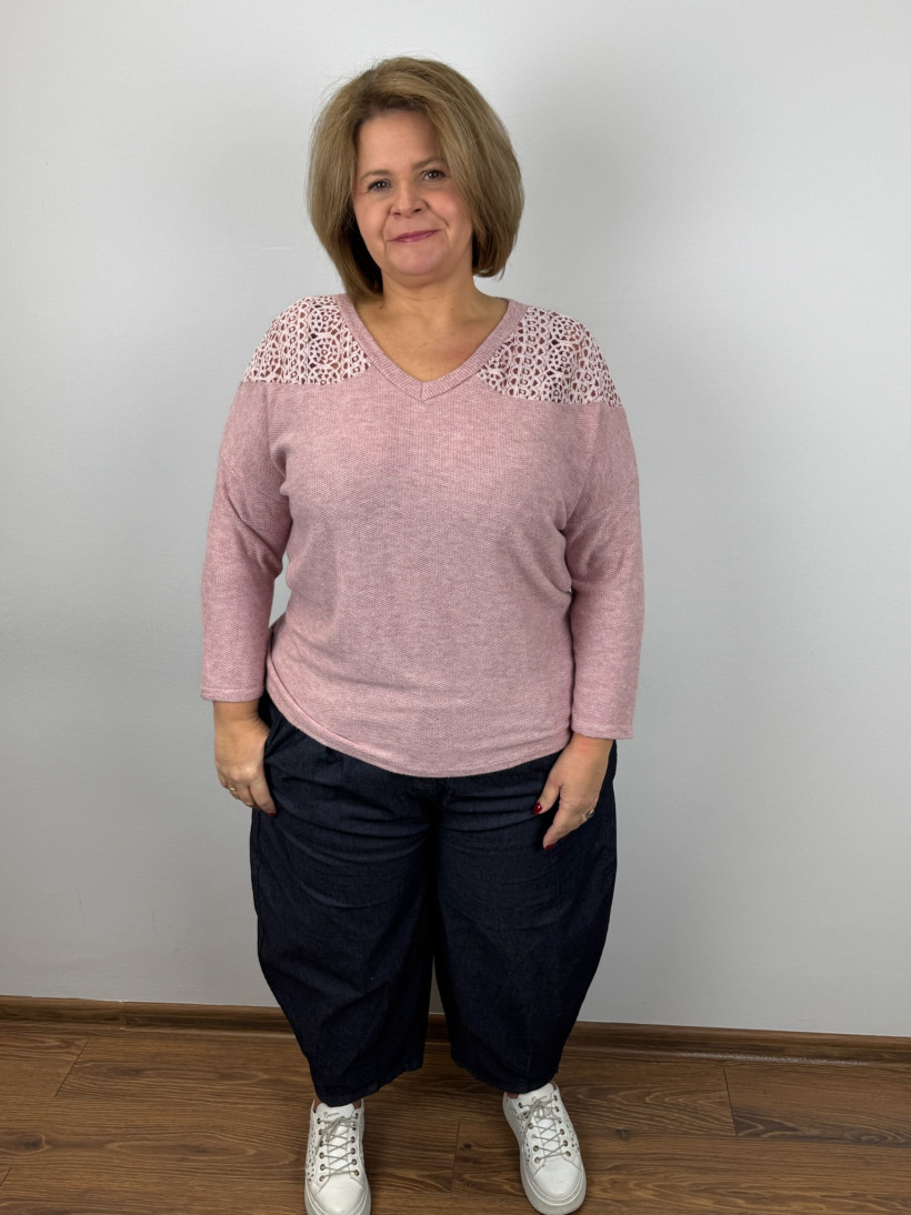 Italia nr 6 - Sweterek w serek, koronka na ramionach - 8938 - puder