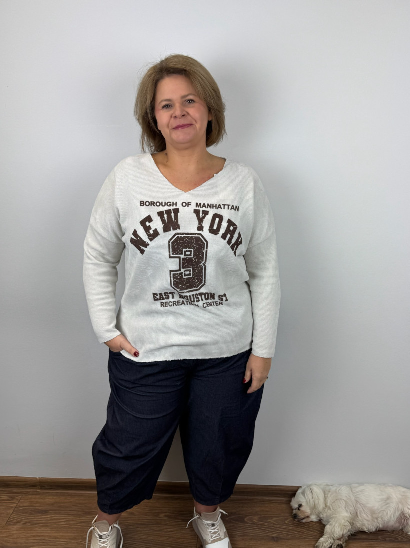 Italia nr 6 - Bluzka w serek jednokolorowa, aplikacja new york - N5237 - beż