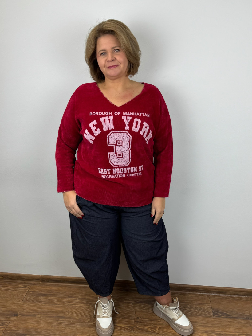 Italia nr 6 - Bluzka w serek jednokolorowa, aplikacja new york - N5237 - bordo