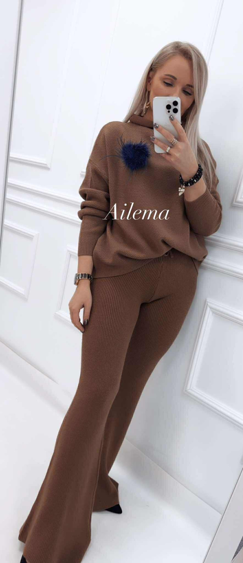 Komplet sweterkowy ze spodniami rozszerzanymi na dole, sweter z półgolfem G900057B