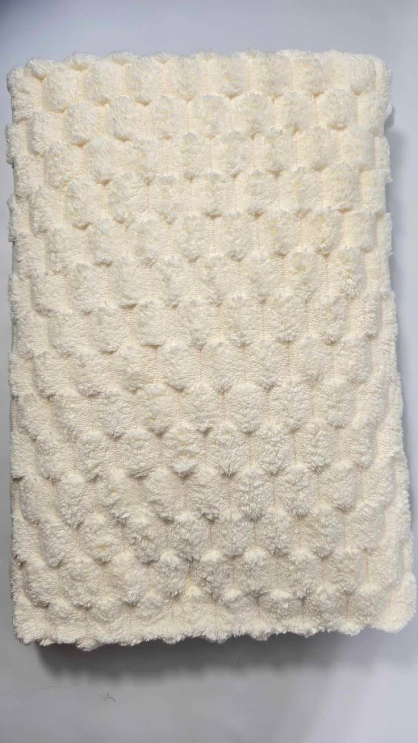 puchaty ręcznik z mikrofibry kremowy