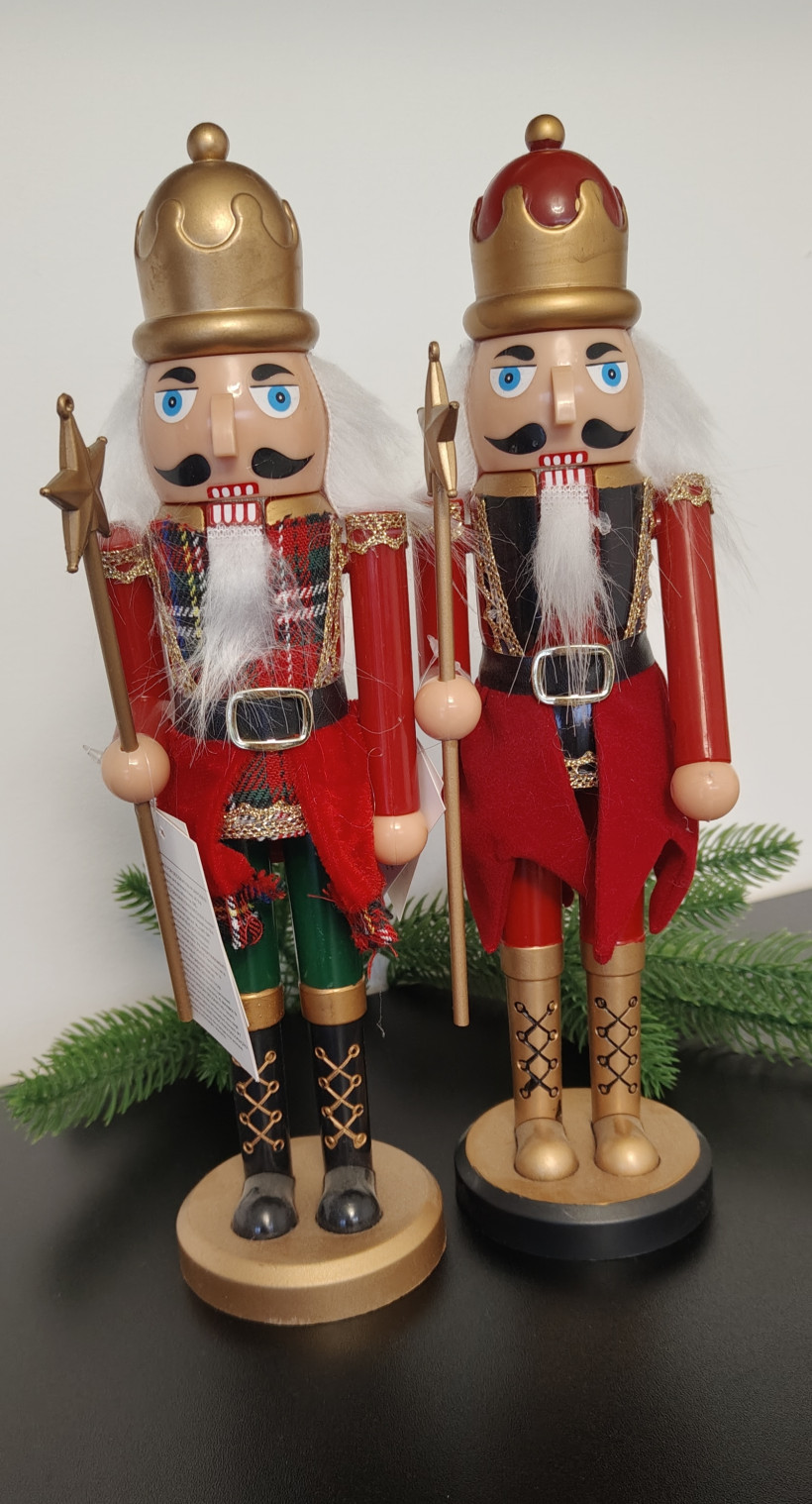 Figurka dziadek do orzechów duża  28 cm 