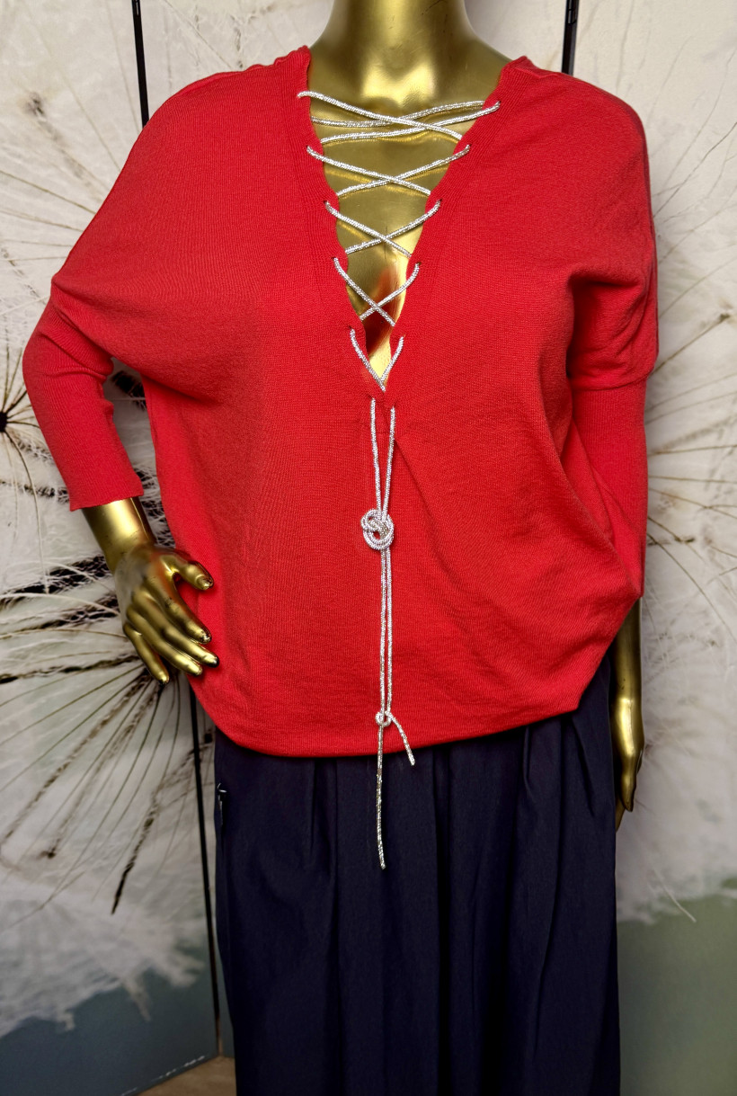 Sweterek z biżuteryjnym rzemykiem Minouu