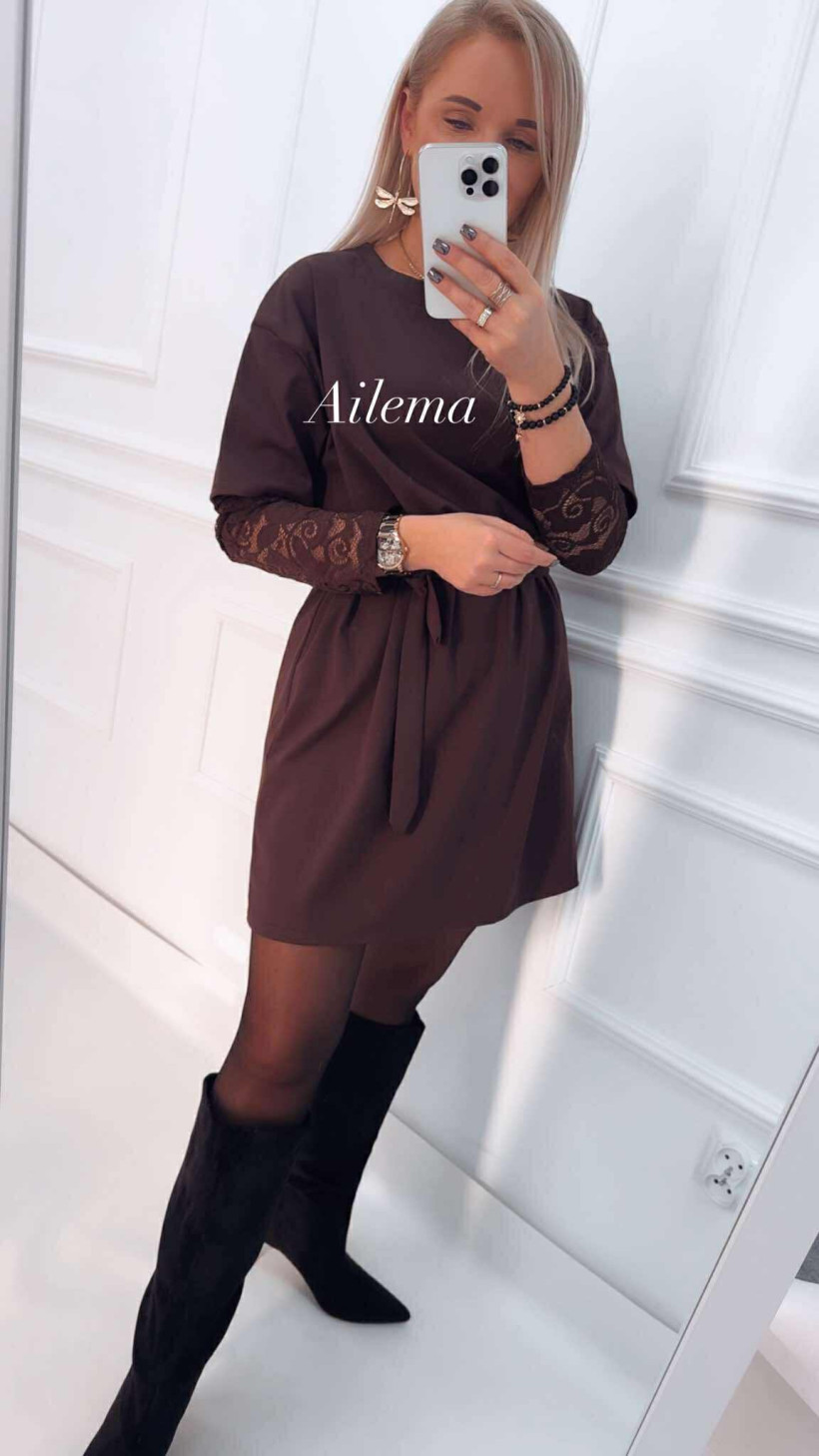 Sukienka z okrągłym dekoltem i koronkowymi rękawami kk1375 z paskiem