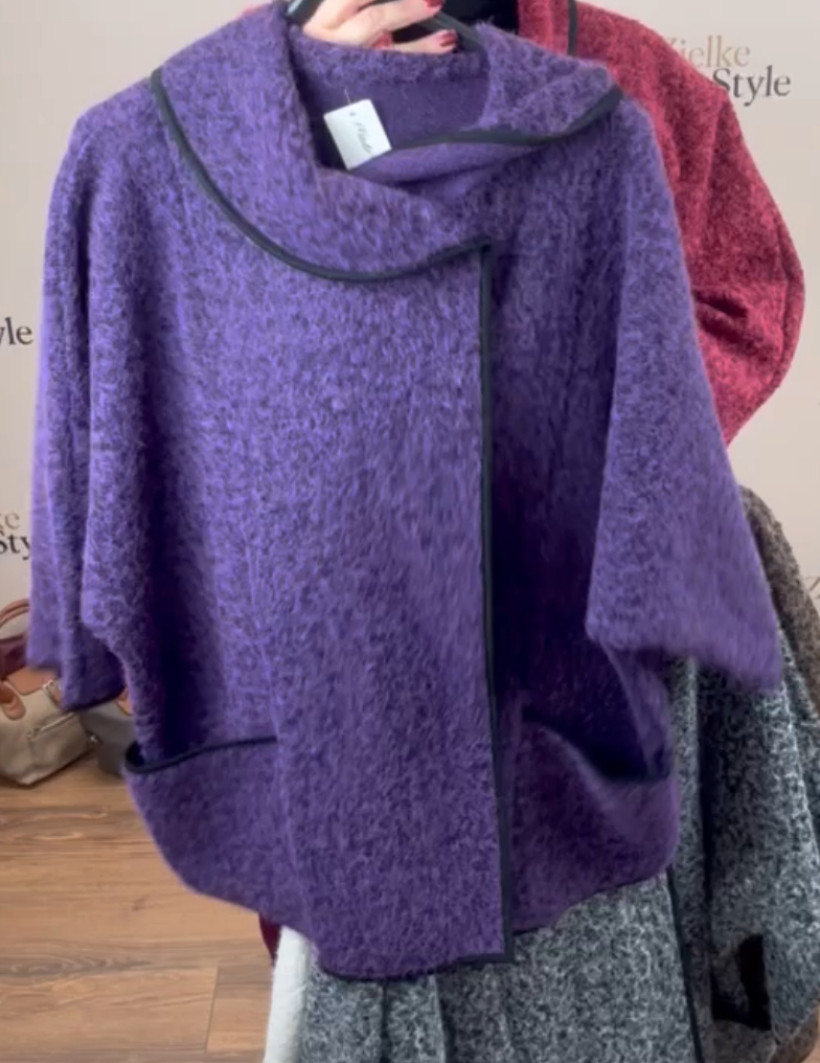 Italia nr 6 - Narzutka/Płaszczyk jednokolorowa z lamówką, zapinana pod szyją z kołnierzykiem - 812 - fiolet