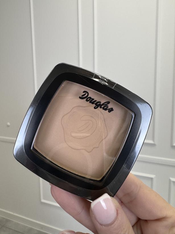 Puder matujący Douglas 14023