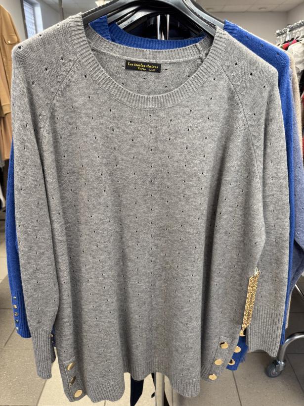 Sweterek jednokolorowy, złote guziki na bokach i rękawach - les - (s/m. l/xl) - 8491 - popiel