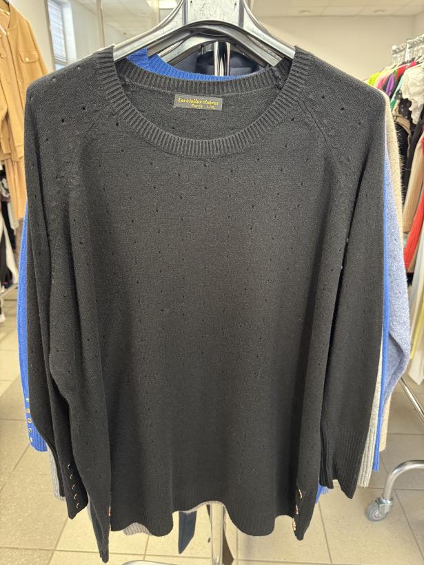 Sweterek jednokolorowy, złote guziki na bokach i rękawach - les - (s/m. l/xl) - 8491 - czarny