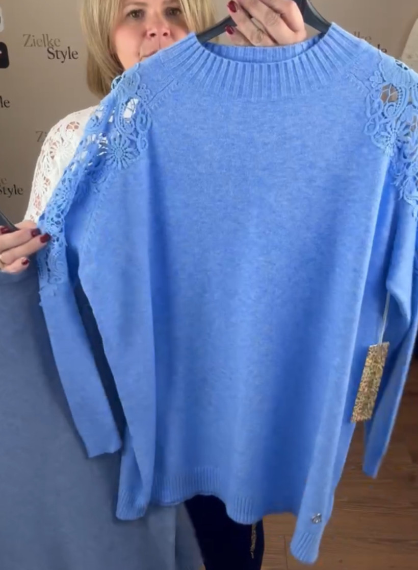 Sweterek jednokolorowy, gipiura na ramionach - les - (l/xl, 2xl/3xl) - 7342 - niebieski
