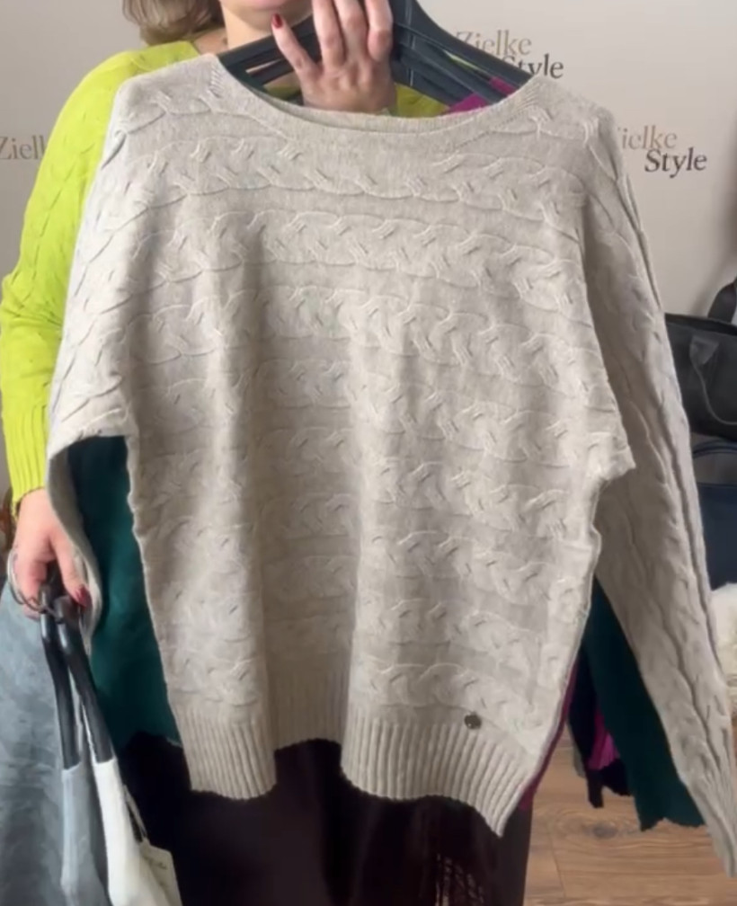 Sweterek jednokolorowy, warkocze - fan - (m/l, l/xl) - 8256 - fango