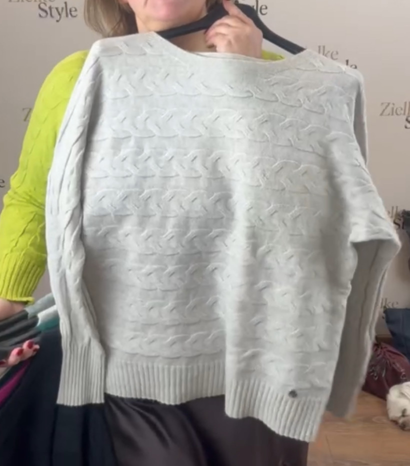 Sweterek jednokolorowy, warkocze - fan - (m/l, l/xl) - 8256 - beż