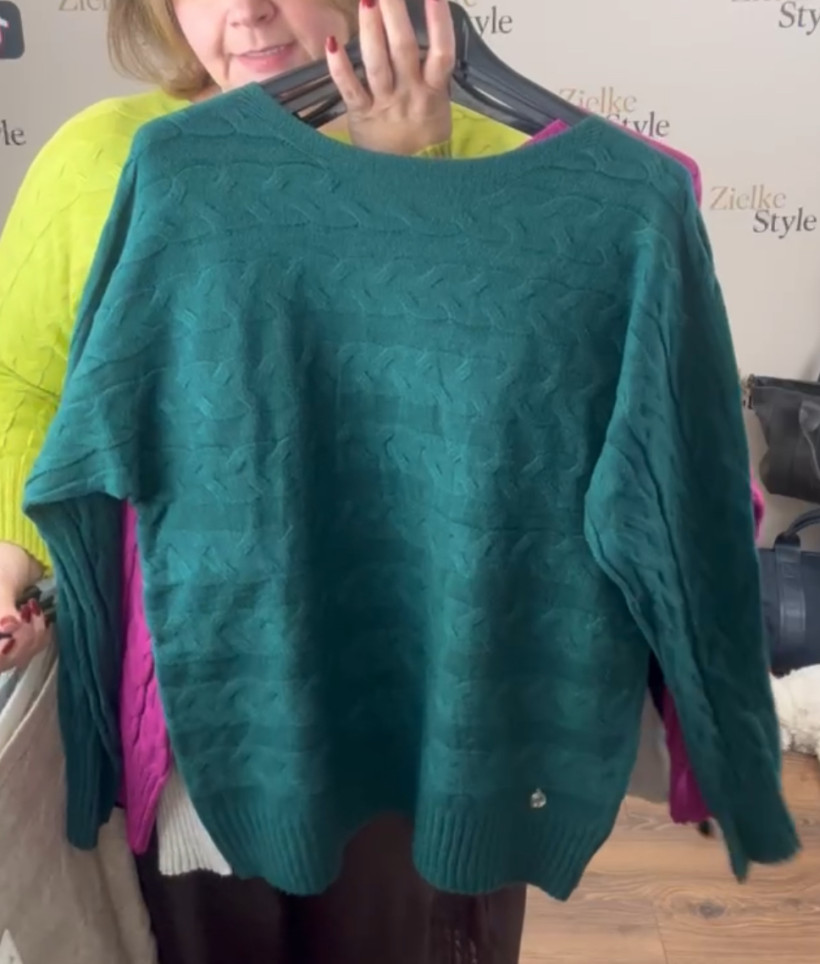 Sweterek jednokolorowy, warkocze - fan - (m/l, l/xl) - 8256 -butelkowa zieleń