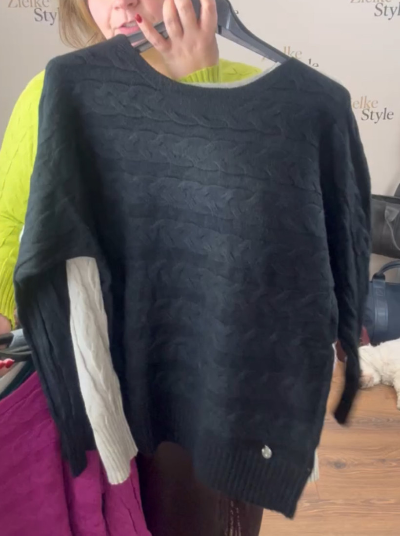 Sweterek jednokolorowy, warkocze - fan - (m/l, l/xl) - 8256 - czarny