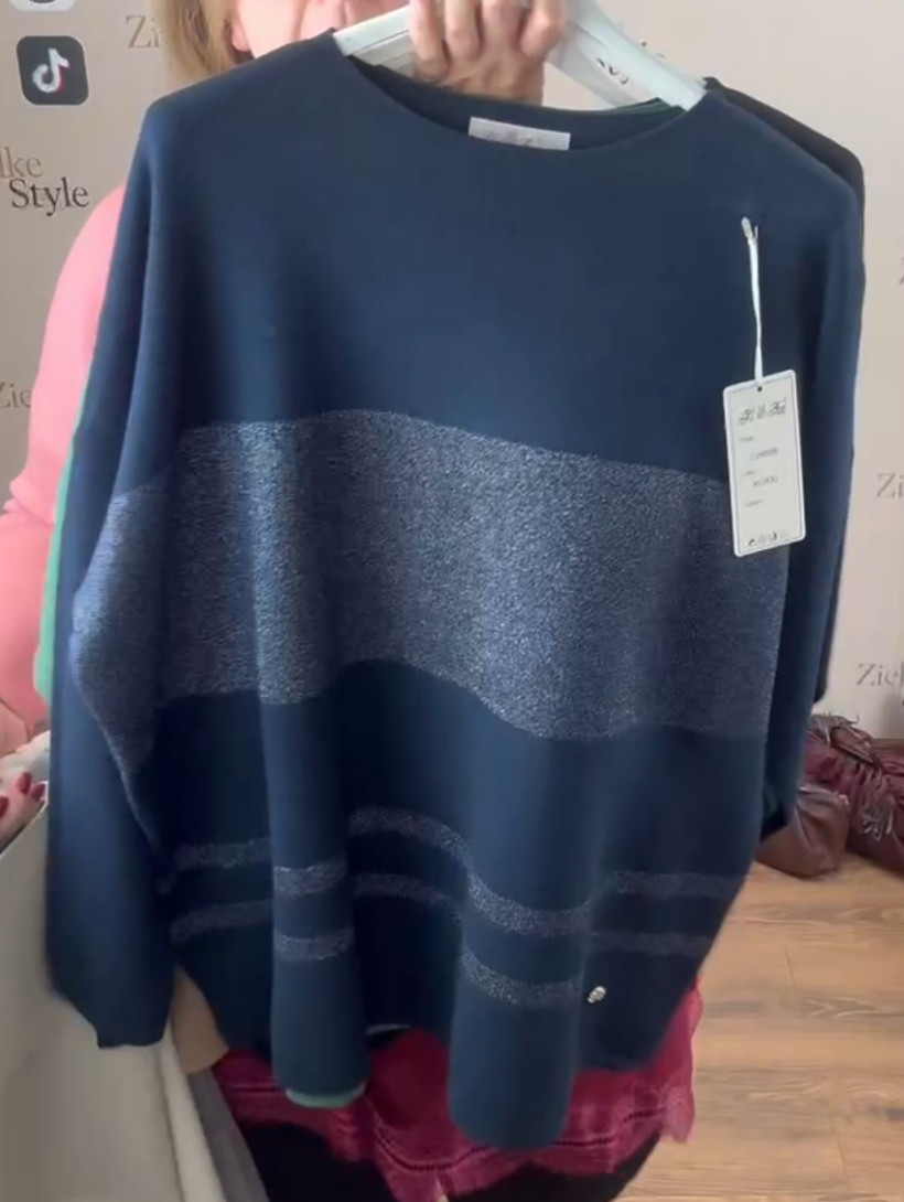 Sweter jednokolorowy, srebrzyste pasy - fan - (m/l, xl/2xl) - 6556 - granat