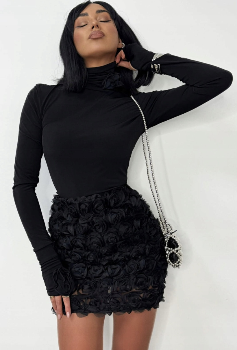 LA MILLA BLUZKA CZARNA GOLF 3D Z RÓŻAMI