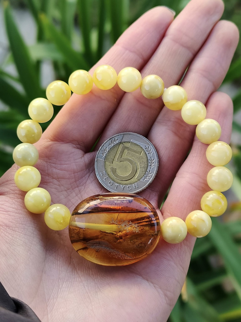 Bransoletka z naturalnego bursztynu bałtyckiego, mleczny żółty i koniak, ręcznie robiona biżuteria, prezent premium handmade, kulki i duża owalna ozdoba