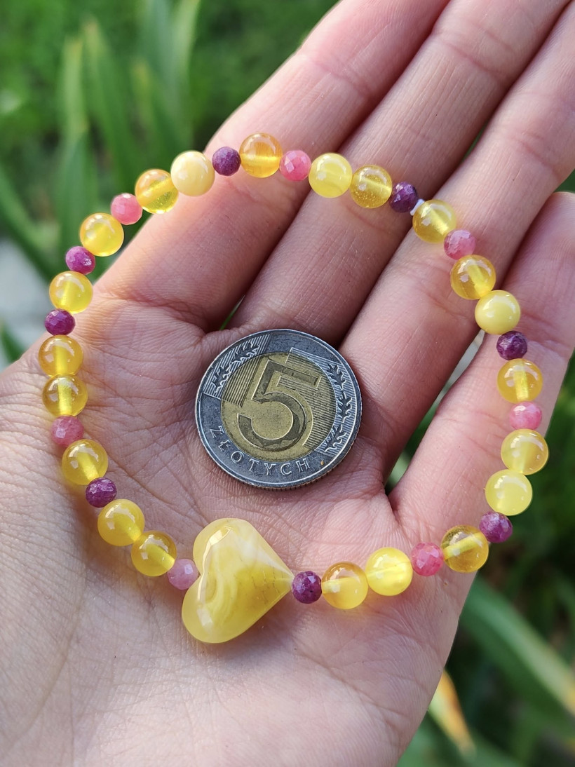 Bransoletka z naturalnego bursztynu bałtyckiego i kolorowych kamieni – ręcznie robiona biżuteria – idealny prezent handmade