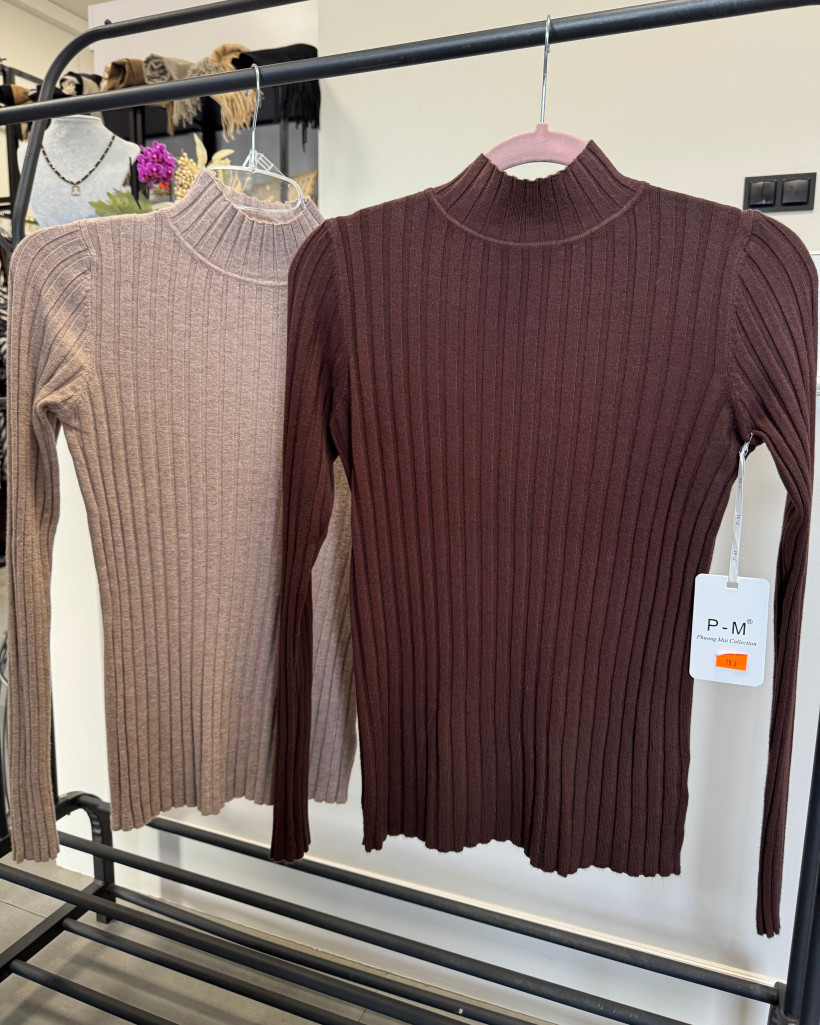 Sweter półgolf prążkowany