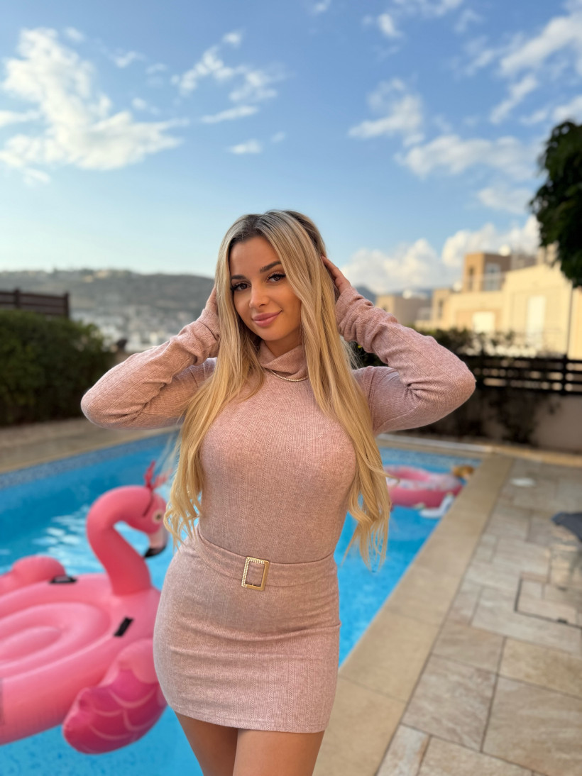 Sukienka z golfem TK7 różowa