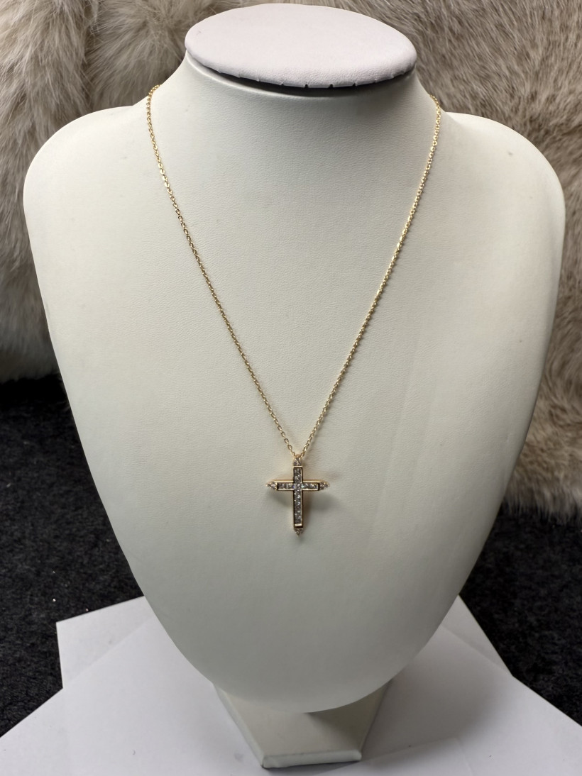 Naszyjnik delikatny krzyż diamentowy stal nierdzewna 