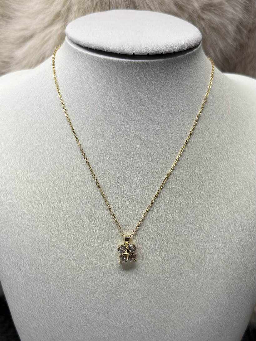 Naszyjnik delikatny kwiat diamenciki stal nierdzewna 