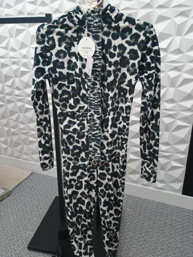 Kombinezon z paskiem  panterka czarno-biała VASARI