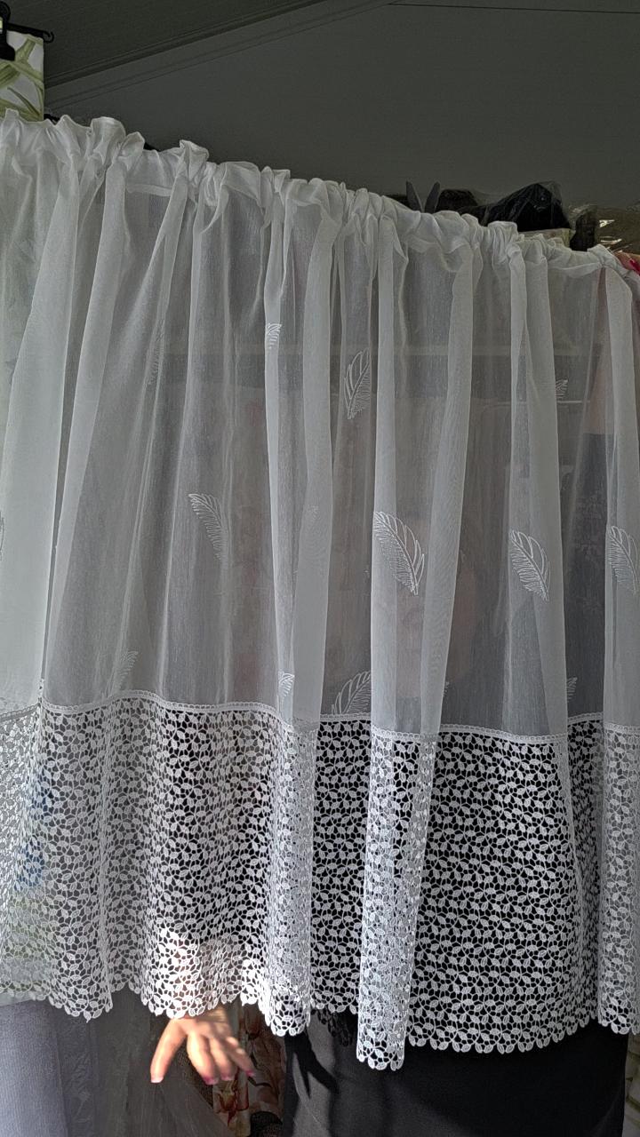 Firanka z haftem I gipiurą 40cm